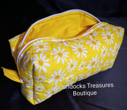 Handmade Quilted Makeup Bag – "White Daisies on Yellow" Background